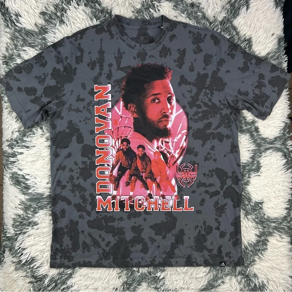 Adidas Men’s Gray Donovan Mitchell Tunnel Graphic T-shirt Size Large